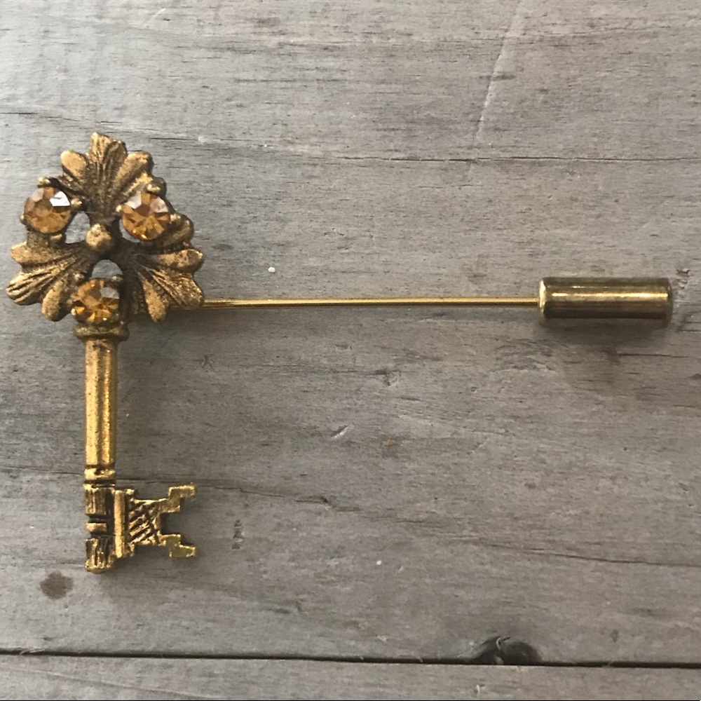 Vintage Pretty Key Brooch Pin